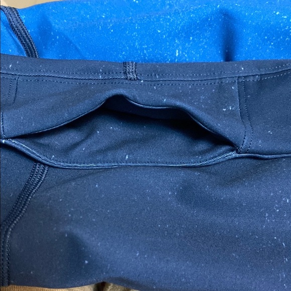 Huk Women's Reel On Legging Blue Muli Colored Compression Legging with Pockets - Picture 11 of 12